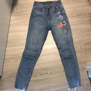 H&M Divided Flower Embroidered Jeans